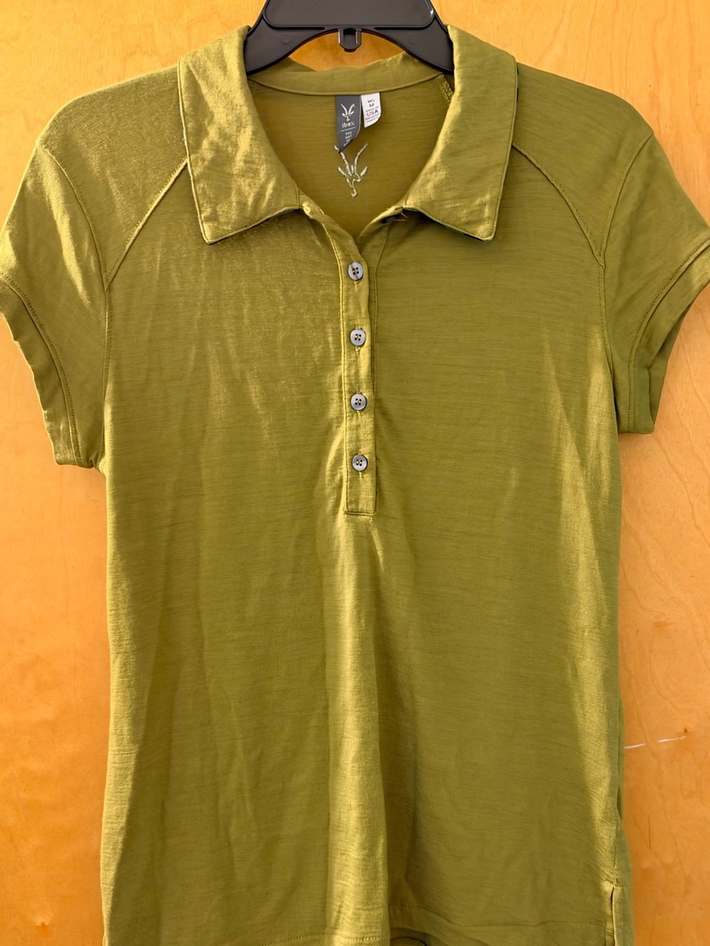 Ibex olive green short-sleeve polo with striped collar detail Size M 100% wool